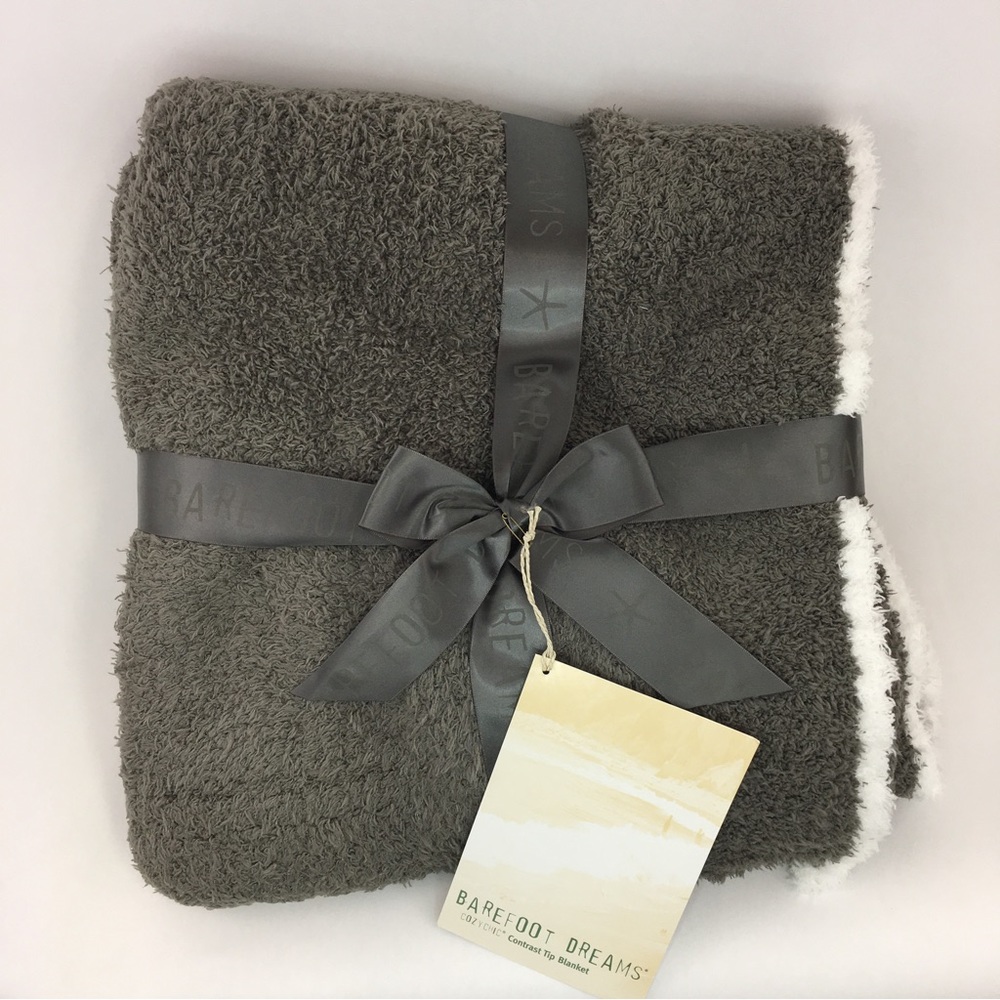 NWT Barefoot Dreams CozyChic rib trim throw- charcoal with white trim